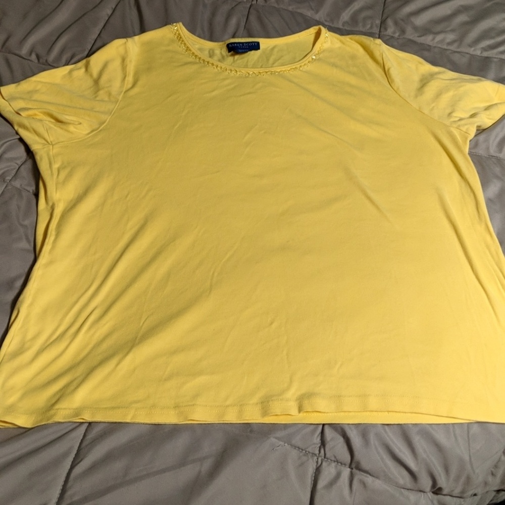 Pretty 😍😍2x t-shirt 😍😍
